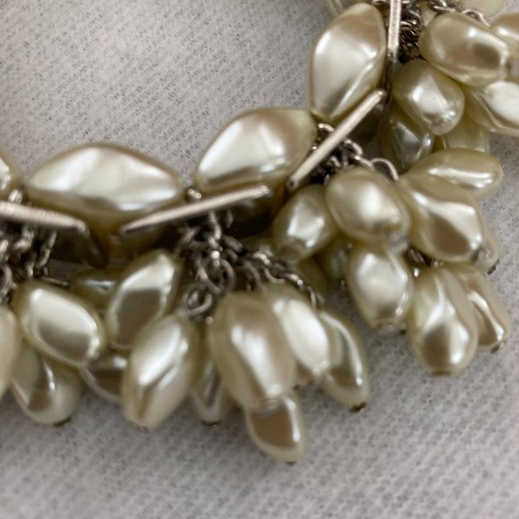 Vintage WHBM Cream/Ivory Pearl Stretch Bracelet - Picture 2 of 8